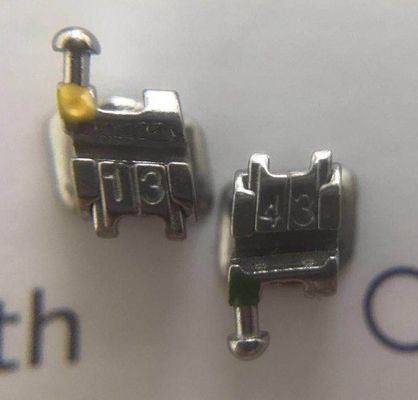 Des supports MBT auto-ligants pour la solution orthodontique.