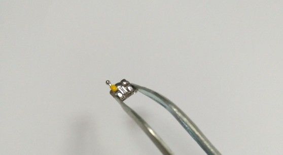 Fournisseurs d'orthodontie Dentistique au laser à support métallique avec une durée de conservation d'un an