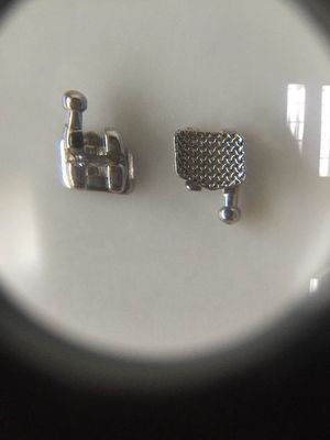 Obtenez les meilleurs résultats avec des supports orthodontiques dentaires à faible friction et clairs de DTC