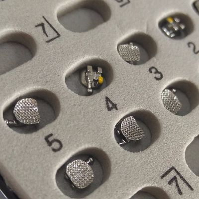 Les supports dentaires certifiés CE ISO DTC Le choix à la mode pour le traitement orthodontique