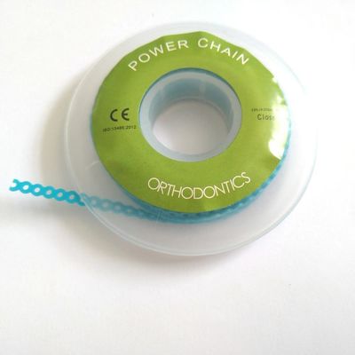 Chaîne d'alimentation élastique orthodontique courte pour un ajustement rapide et pratique des accolades