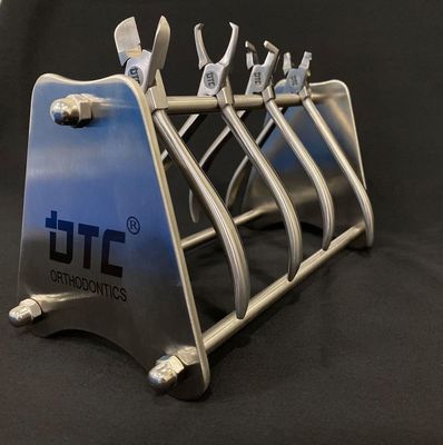 Traitement orthodontique par aligneur clair de classe I Instrument de perçage de trous en acier inoxydable